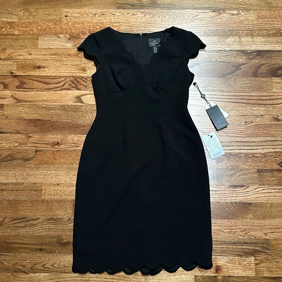 NWT- Adrianna Papell Scalloped Crepe Sheath Dress Black Size 2 Petite - Picture 2 of 6